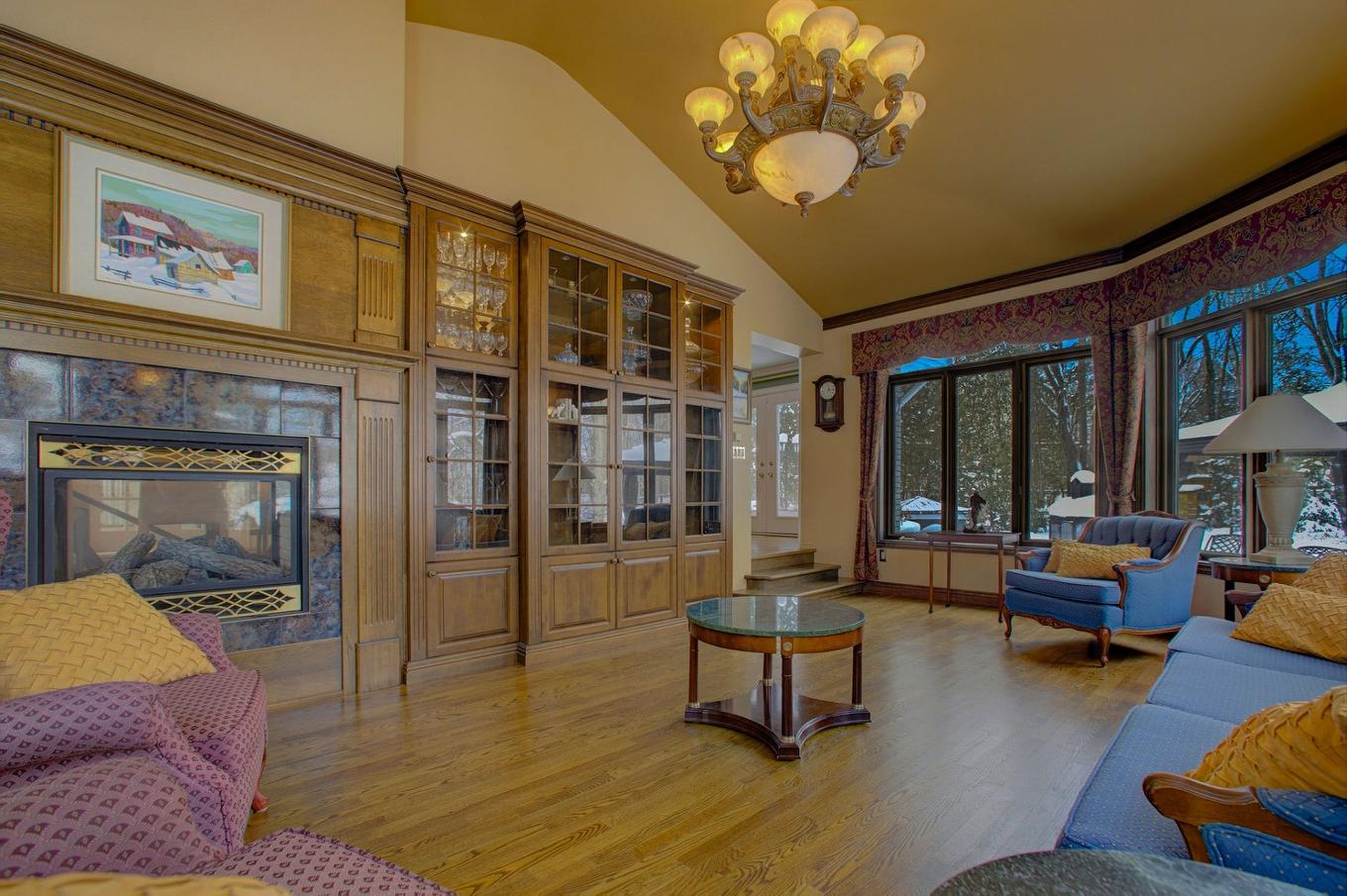 Salon - 16 Rue De Biscaye, Gatineau (Aylmer), QC - Indoor With Fireplace