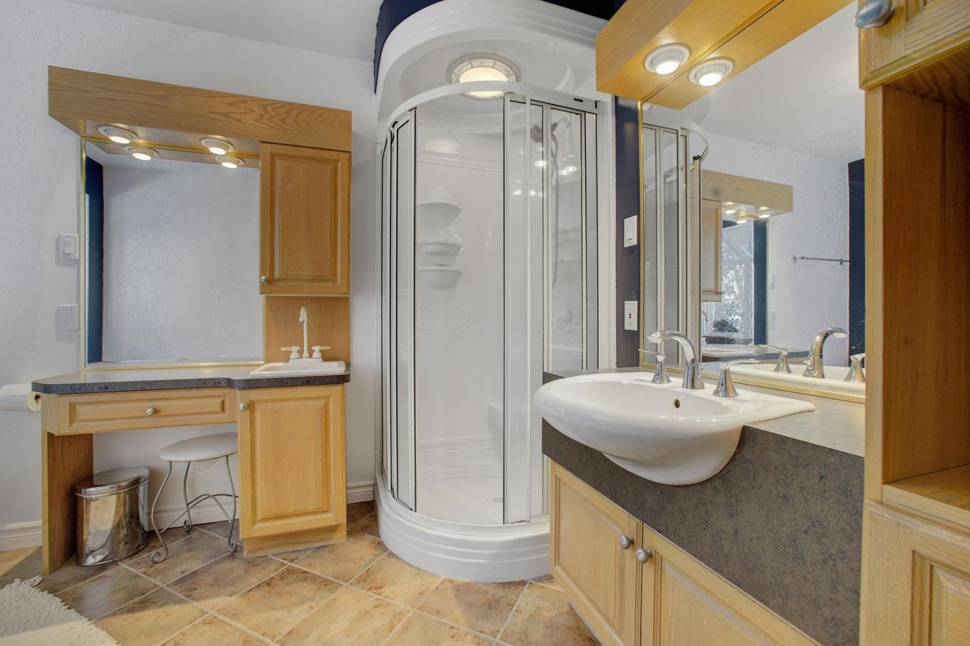 Salle de bains - 16 Rue De Biscaye, Gatineau (Aylmer), QC - Indoor Photo Showing Bathroom