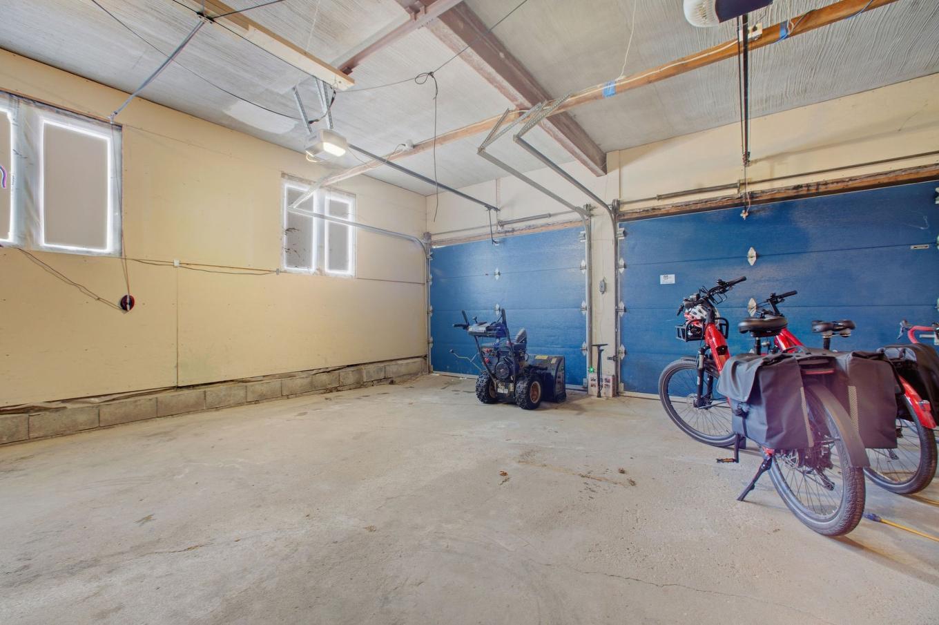 Garage - 16 Rue De Biscaye, Gatineau (Aylmer), QC - Indoor Photo Showing Garage