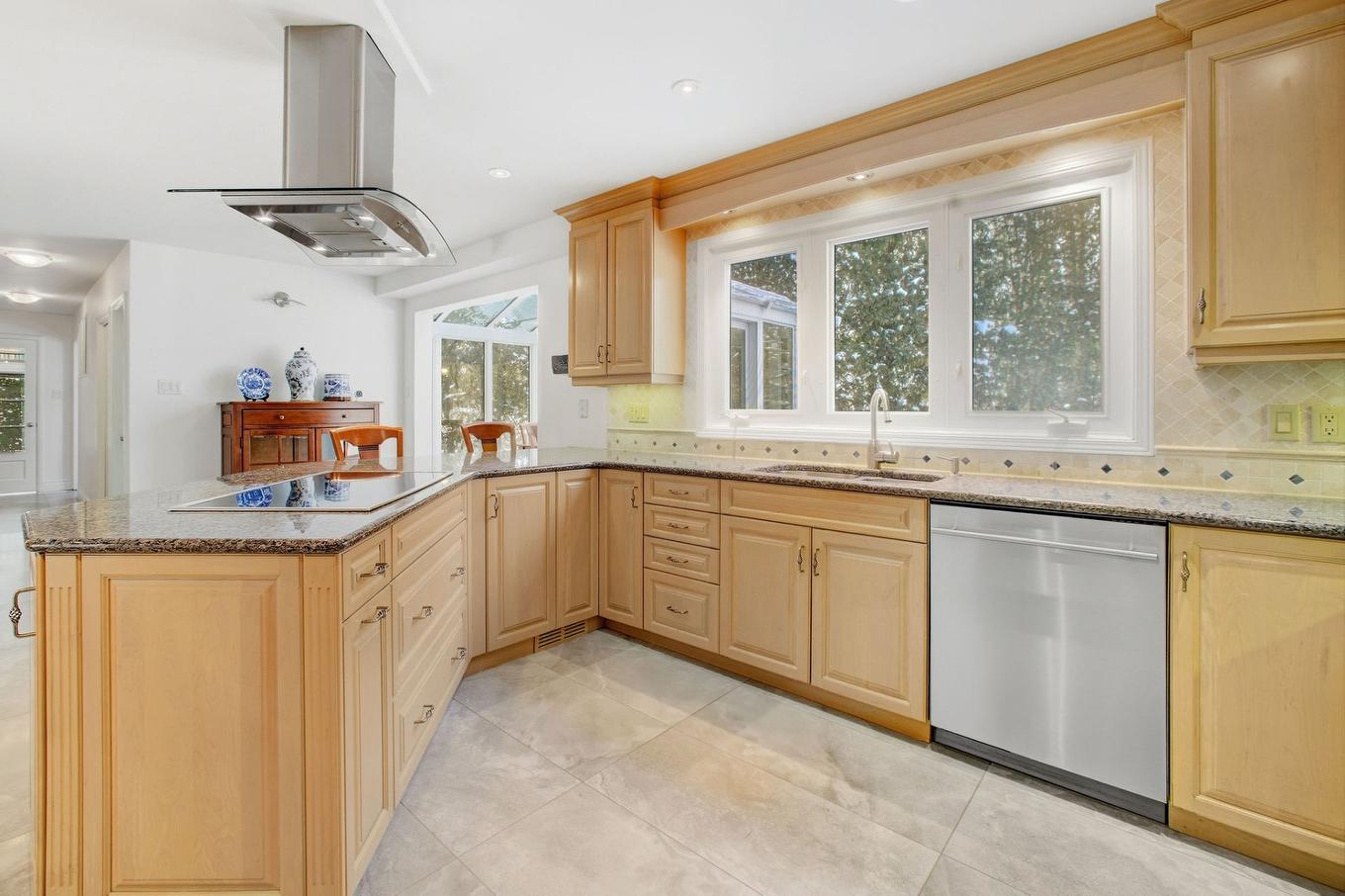 Cuisine - 16 Rue De Biscaye, Gatineau (Aylmer), QC - Indoor Photo Showing Kitchen