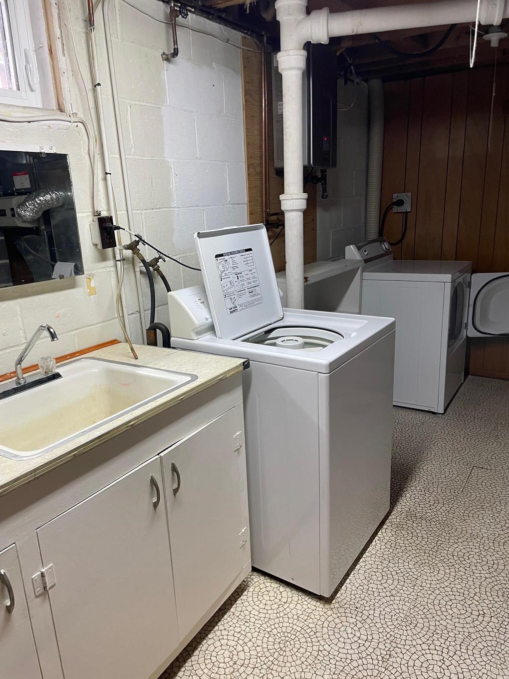 257 Arundel Street, Thunder Bay, ON - Indoor Photo Showing Laundry Room