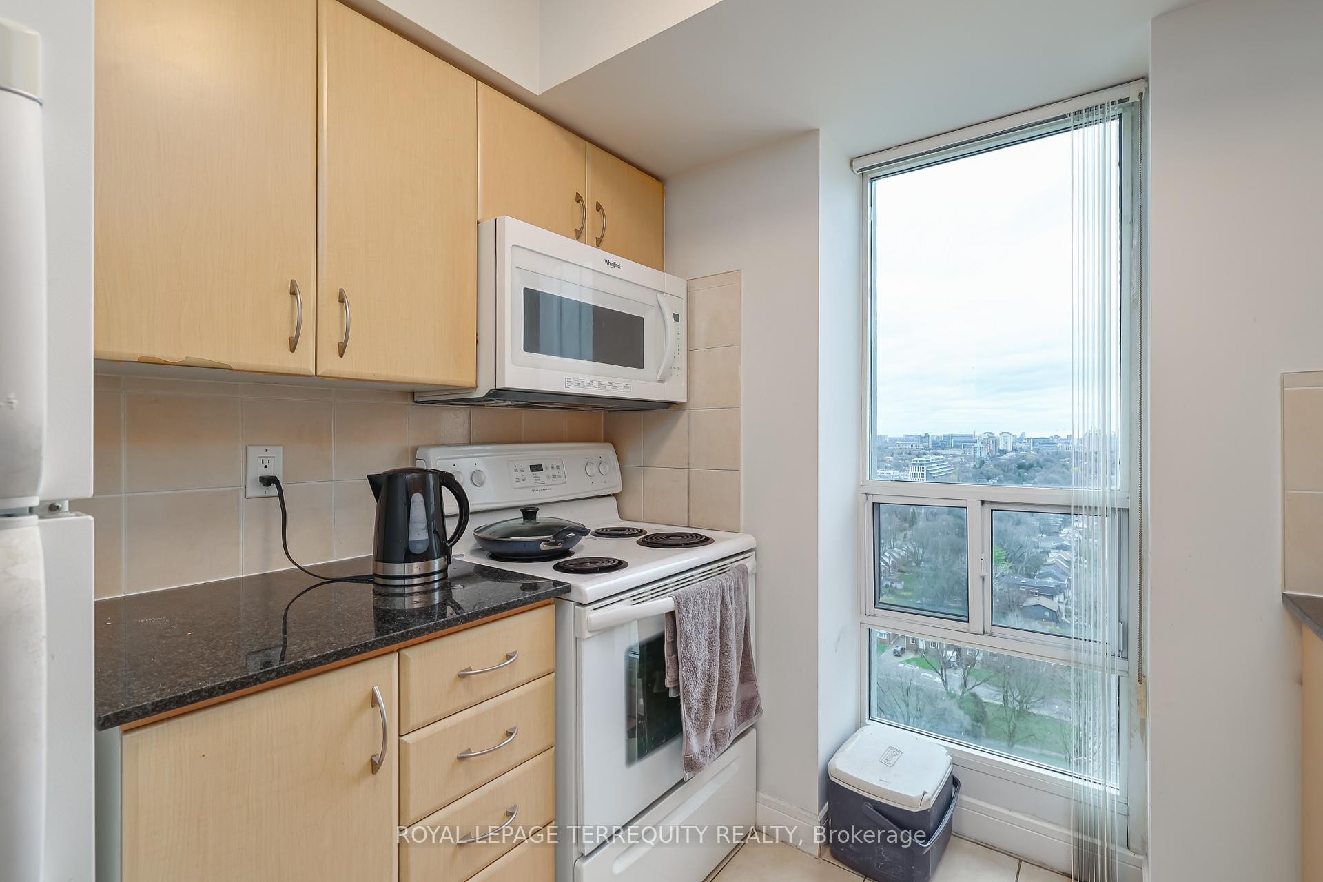 2306-35 Bales Avenue, Toronto, ON - Indoor Photo Showing Kitchen