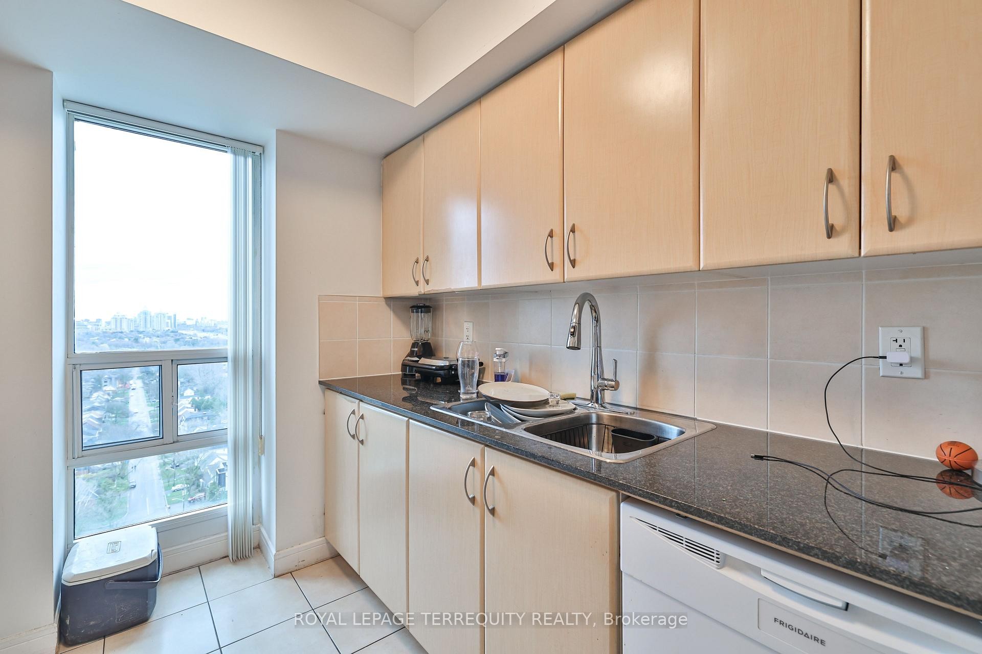 2306-35 Bales Avenue, Toronto, ON - Indoor Photo Showing Kitchen With Double Sink