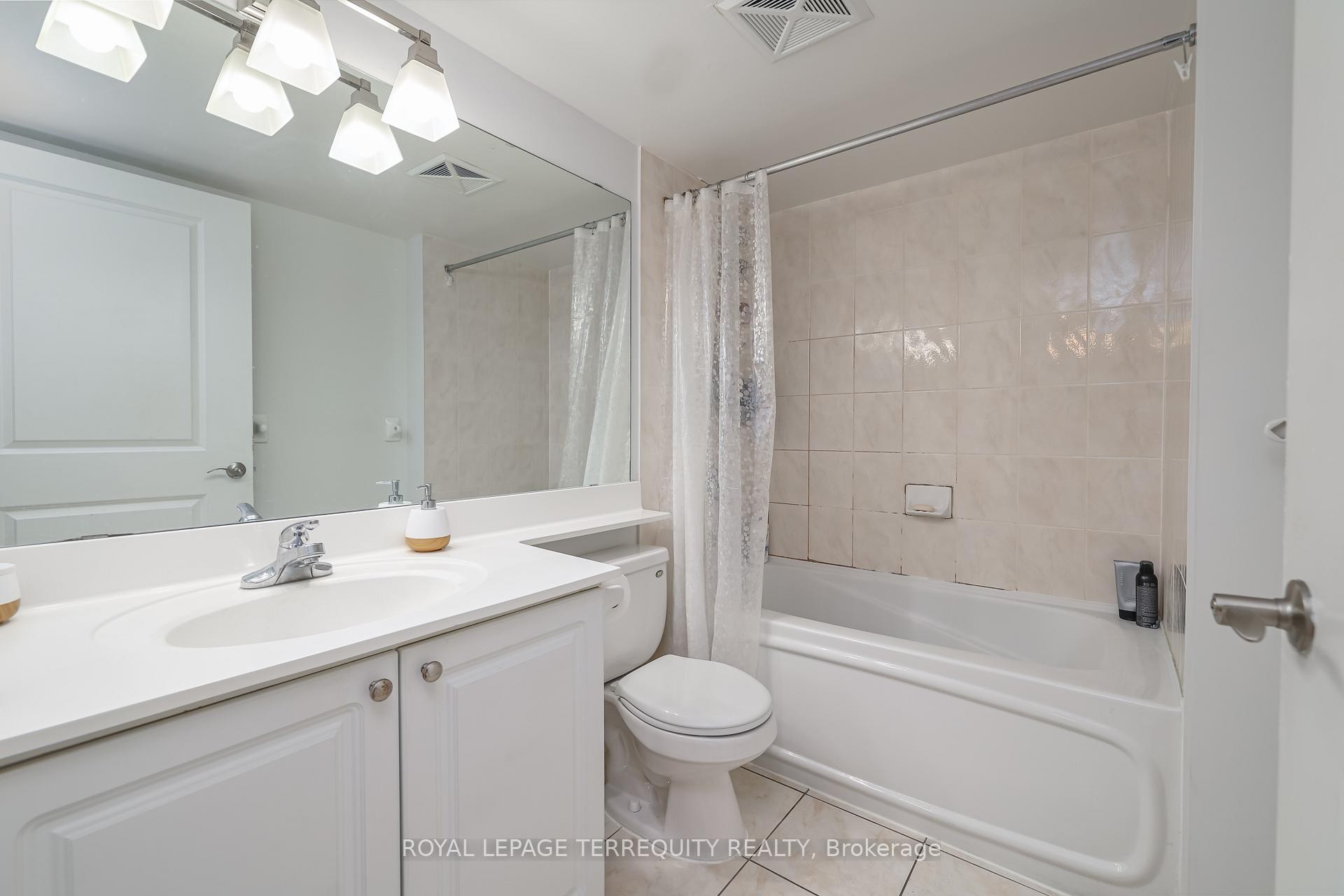2306-35 Bales Avenue, Toronto, ON - Indoor Photo Showing Bathroom