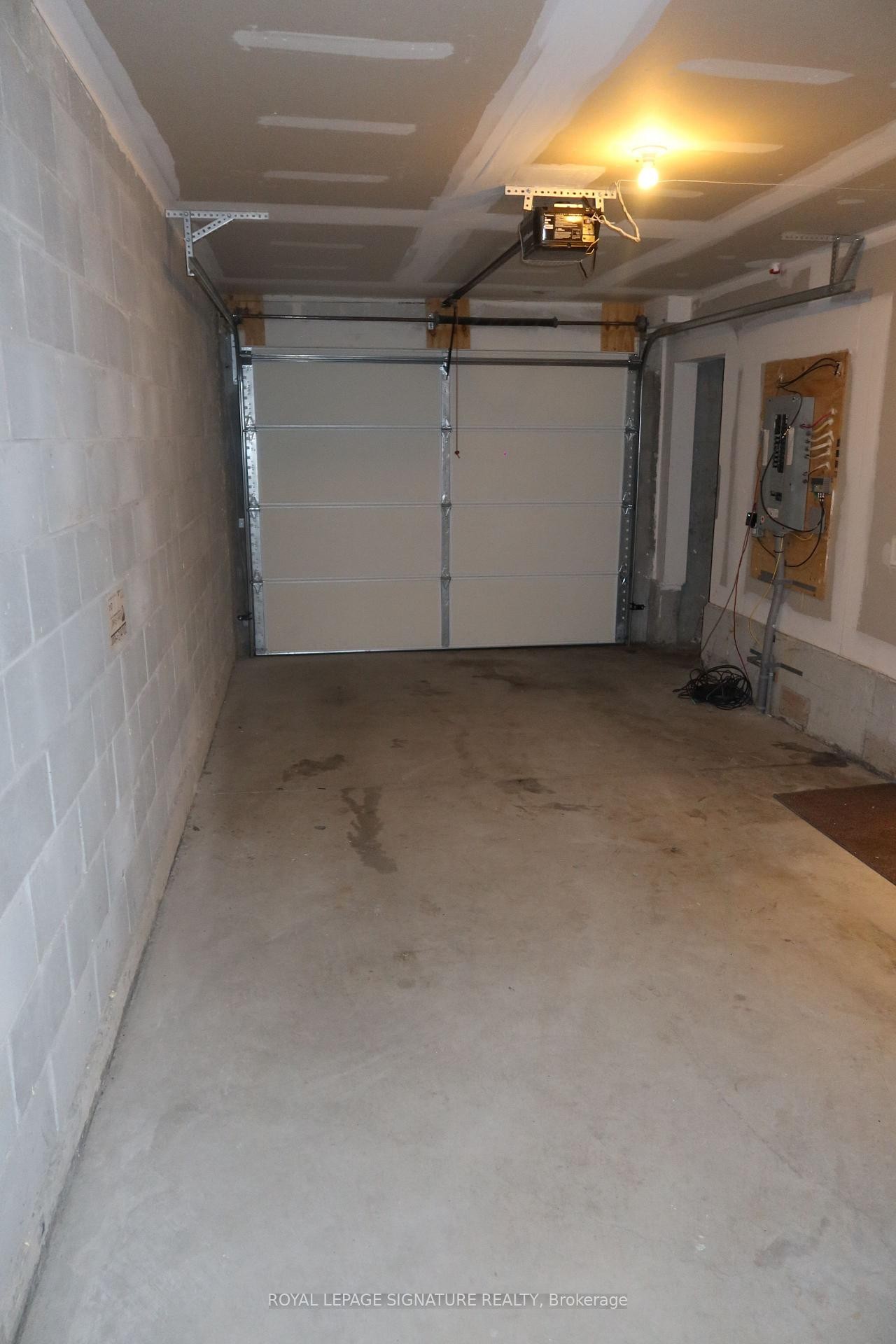 5-45 Heron Park Place, Toronto, ON - Indoor Photo Showing Garage