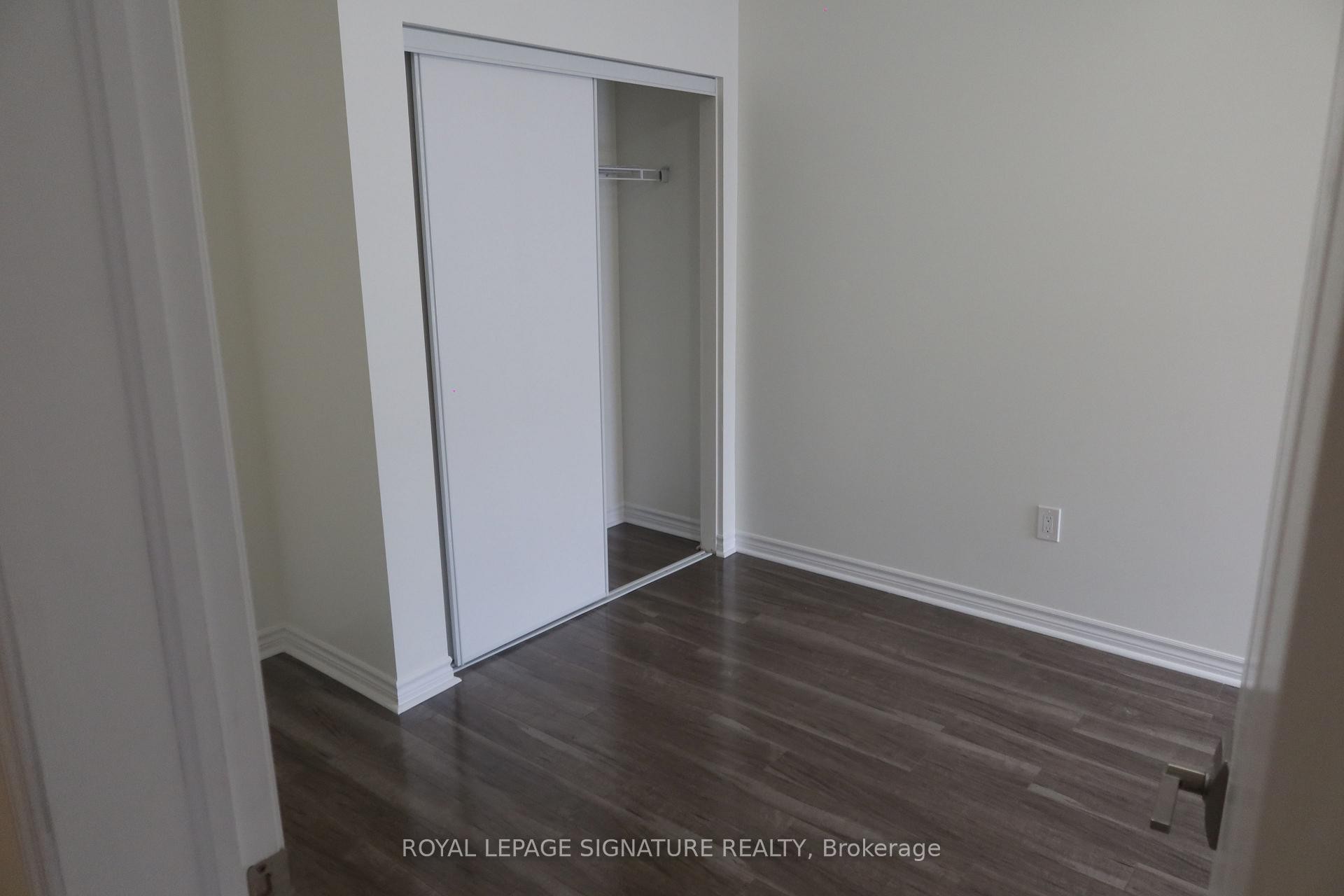 5-45 Heron Park Place, Toronto, ON - Indoor Photo Showing Other Room