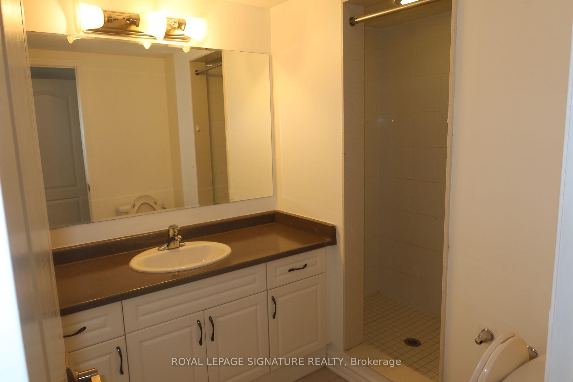 5-45 Heron Park Place, Toronto, ON - Indoor Photo Showing Bathroom