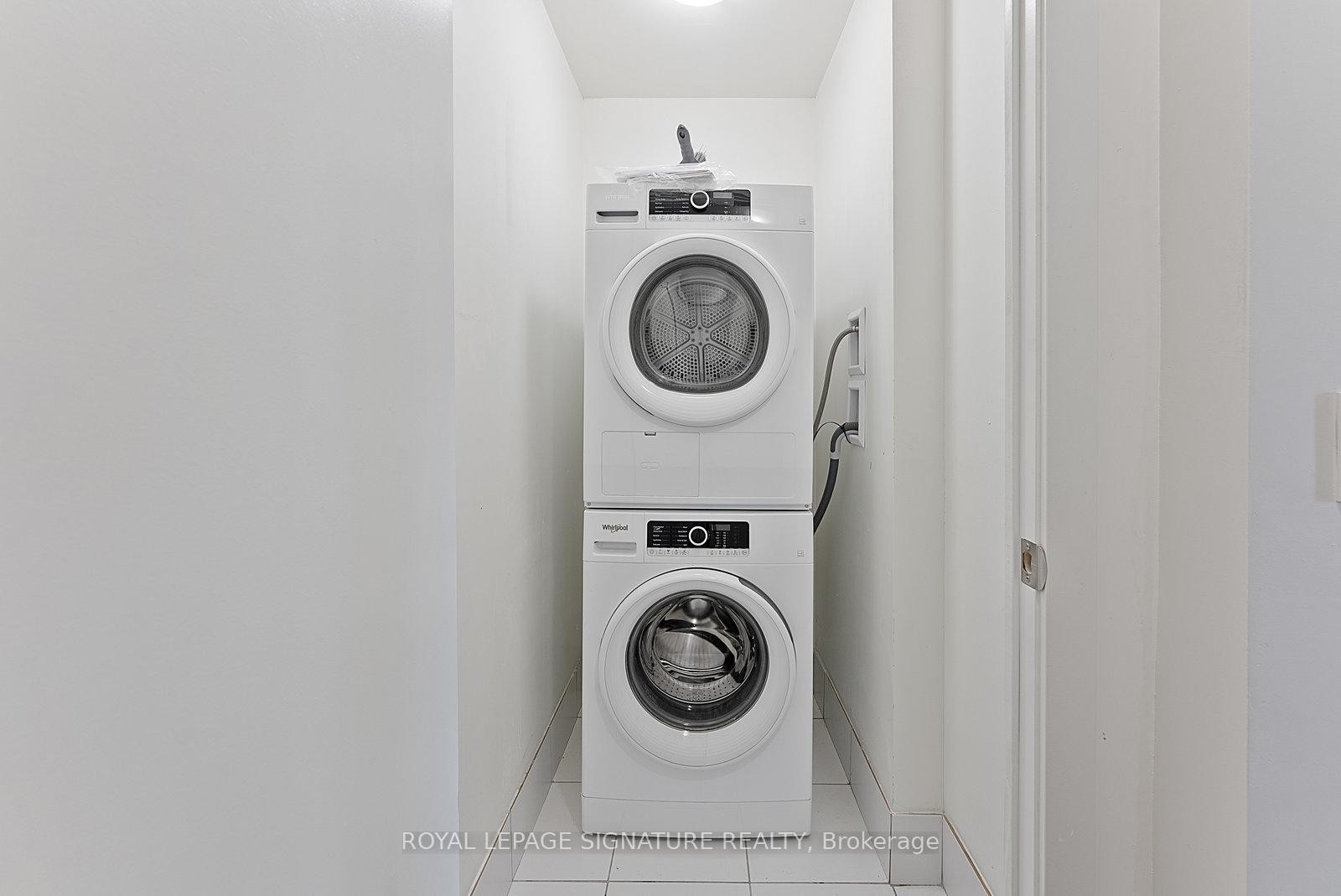 612-3237 Bayview Avenue, Toronto, ON - Indoor Photo Showing Laundry Room