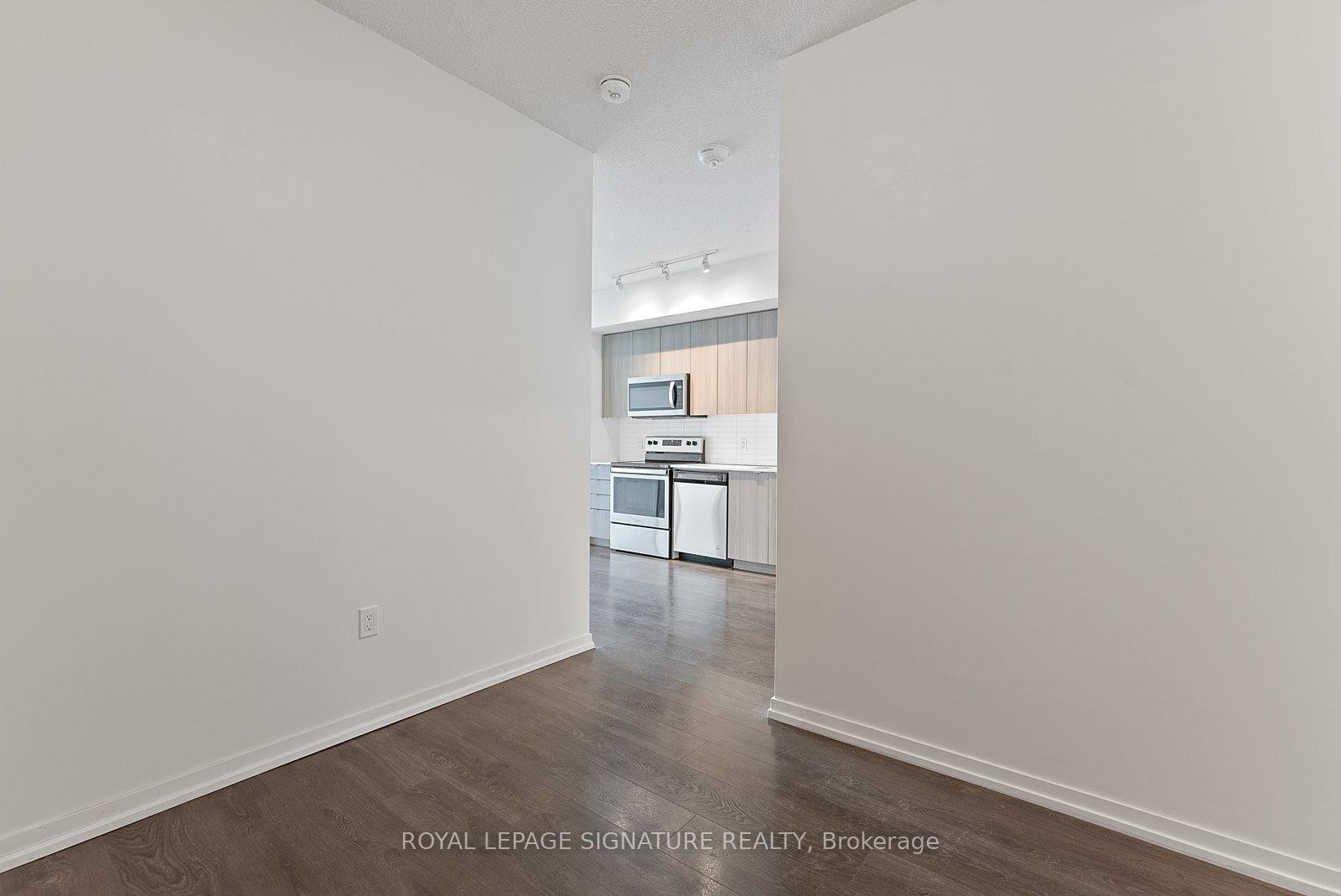 612-3237 Bayview Avenue, Toronto, ON - Indoor