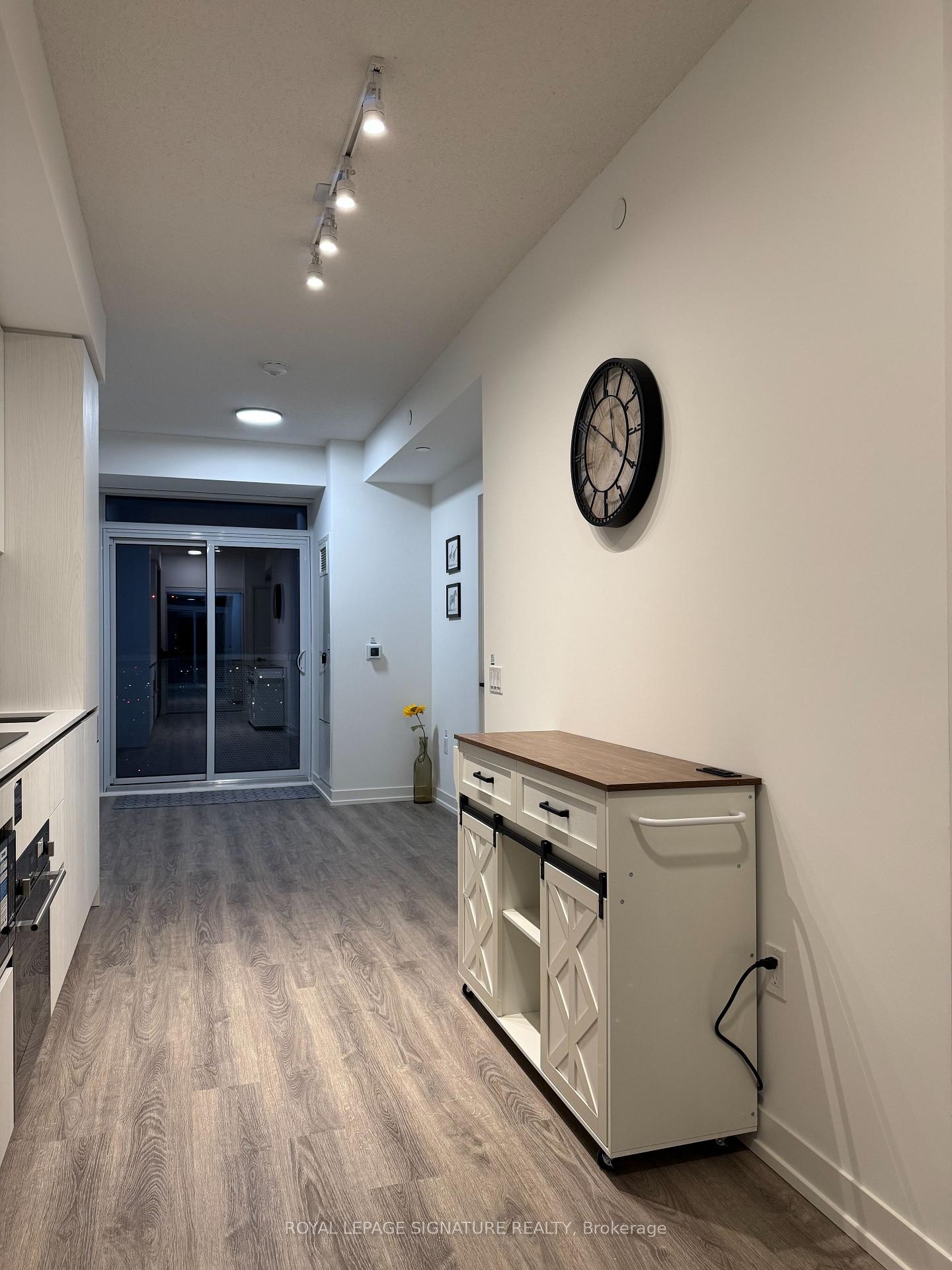 3007-8 Interchange Way, Vaughan, ON - Indoor