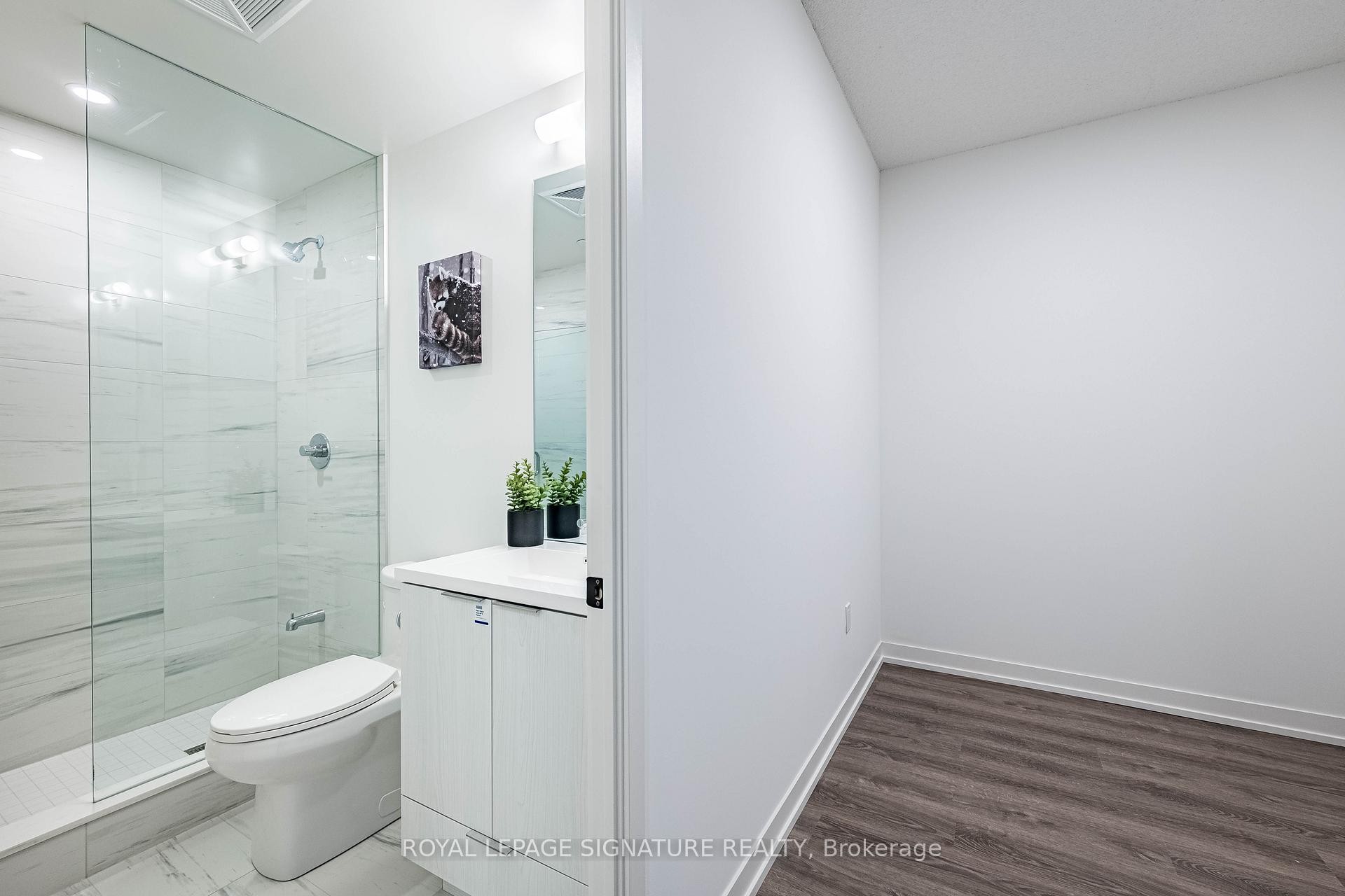 3007-8 Interchange Way, Vaughan, ON - Indoor Photo Showing Bathroom