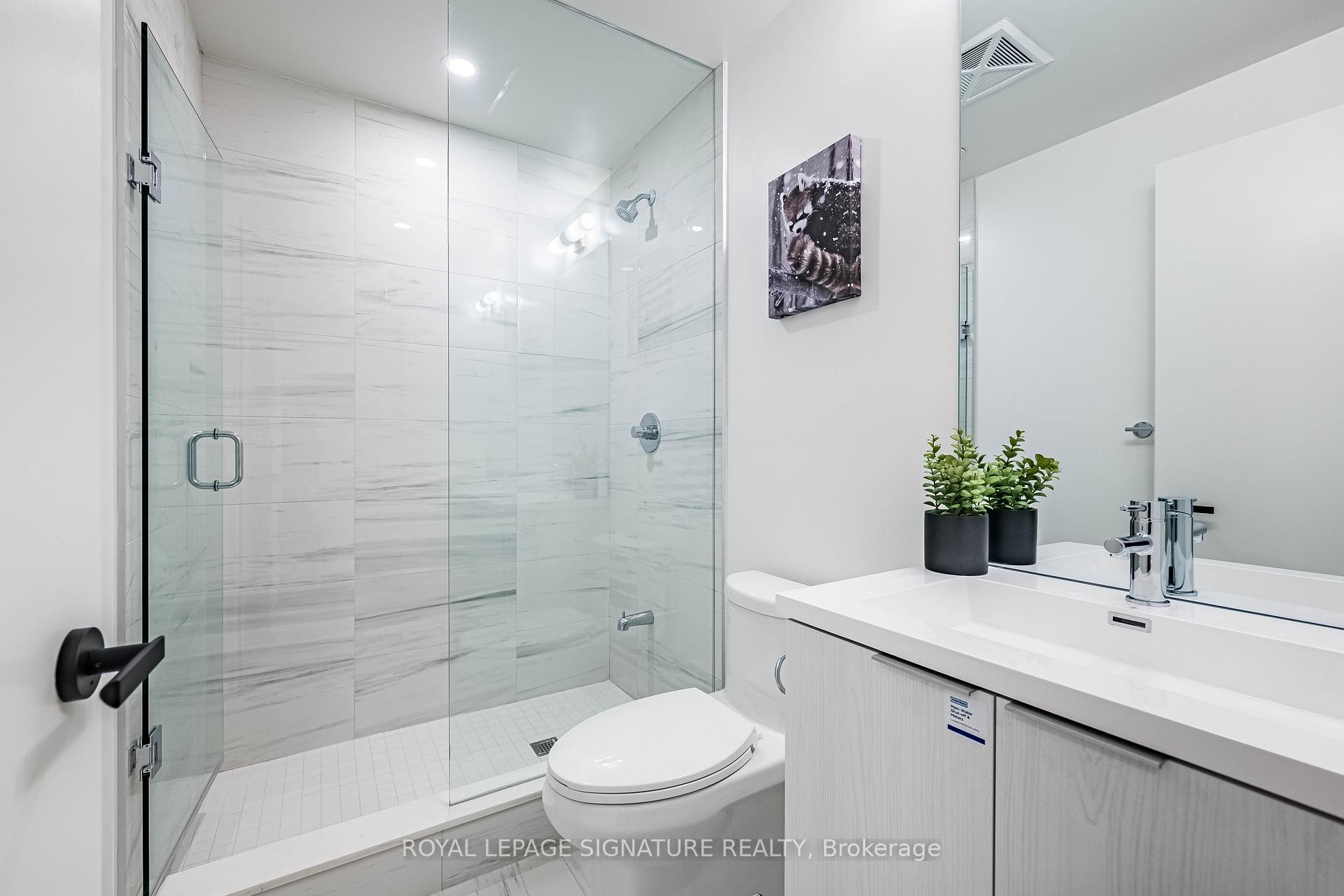 3007-8 Interchange Way, Vaughan, ON - Indoor Photo Showing Bathroom