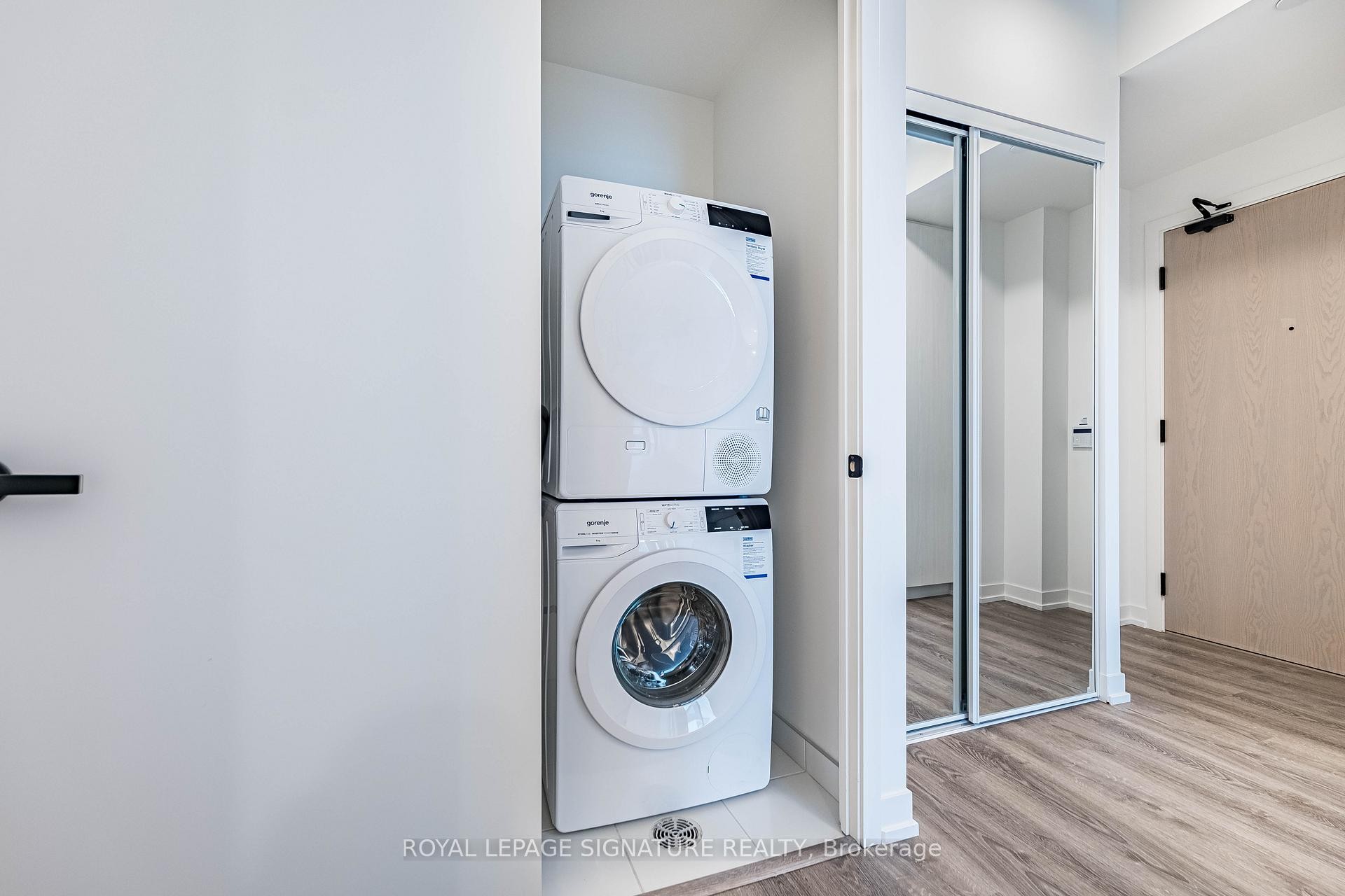 3007-8 Interchange Way, Vaughan, ON - Indoor Photo Showing Laundry Room