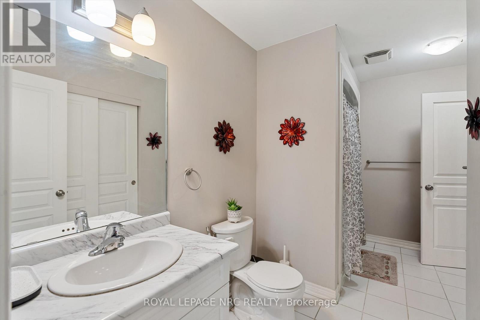 6 - 6118 Kelsey Crescent, Niagara Falls (Forestview), ON - Indoor Photo Showing Bathroom