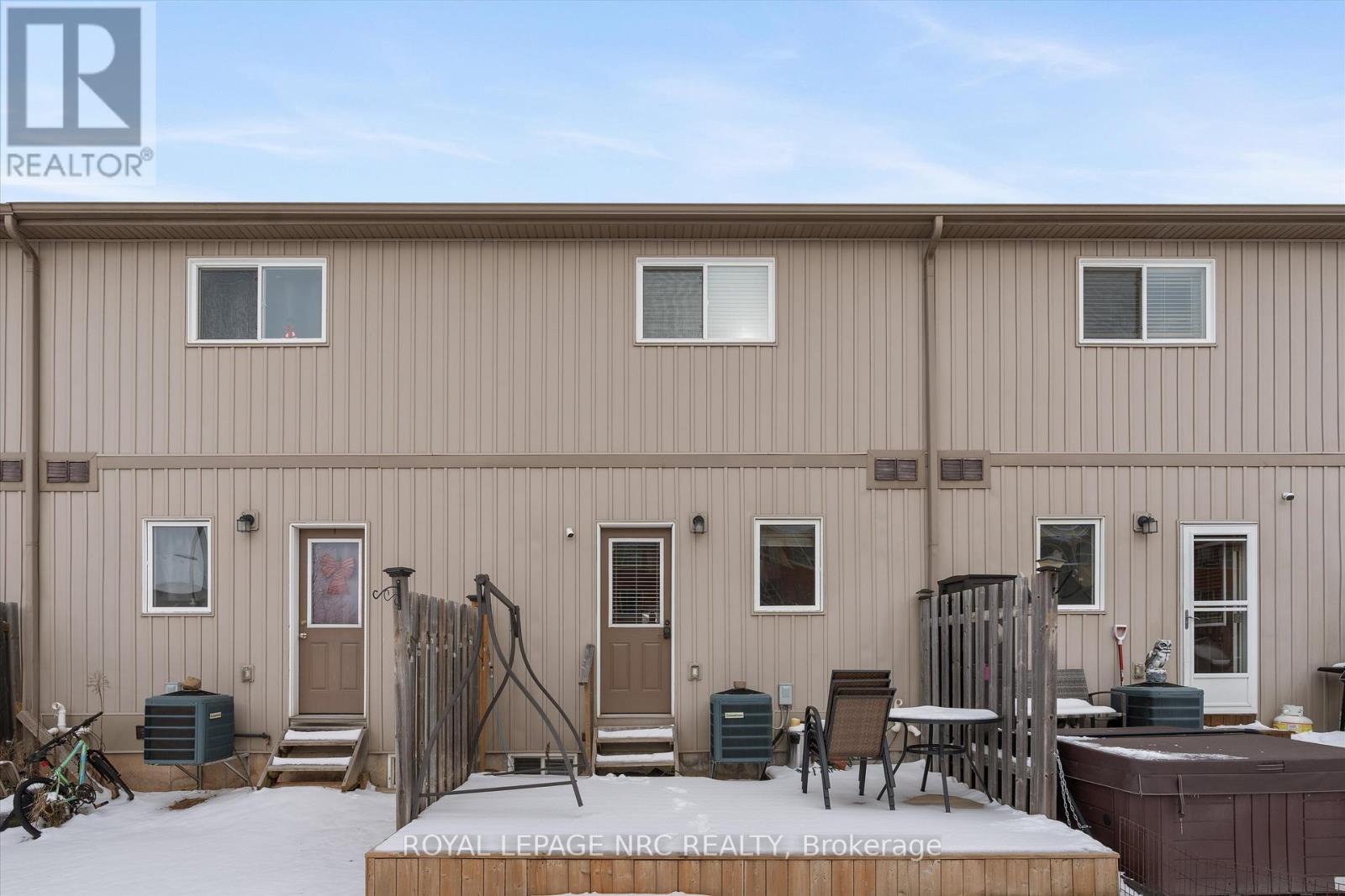 6 - 6118 Kelsey Crescent, Niagara Falls (Forestview), ON - Outdoor