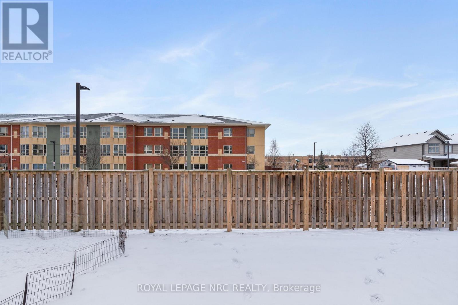 6 - 6118 Kelsey Crescent, Niagara Falls (Forestview), ON - Outdoor