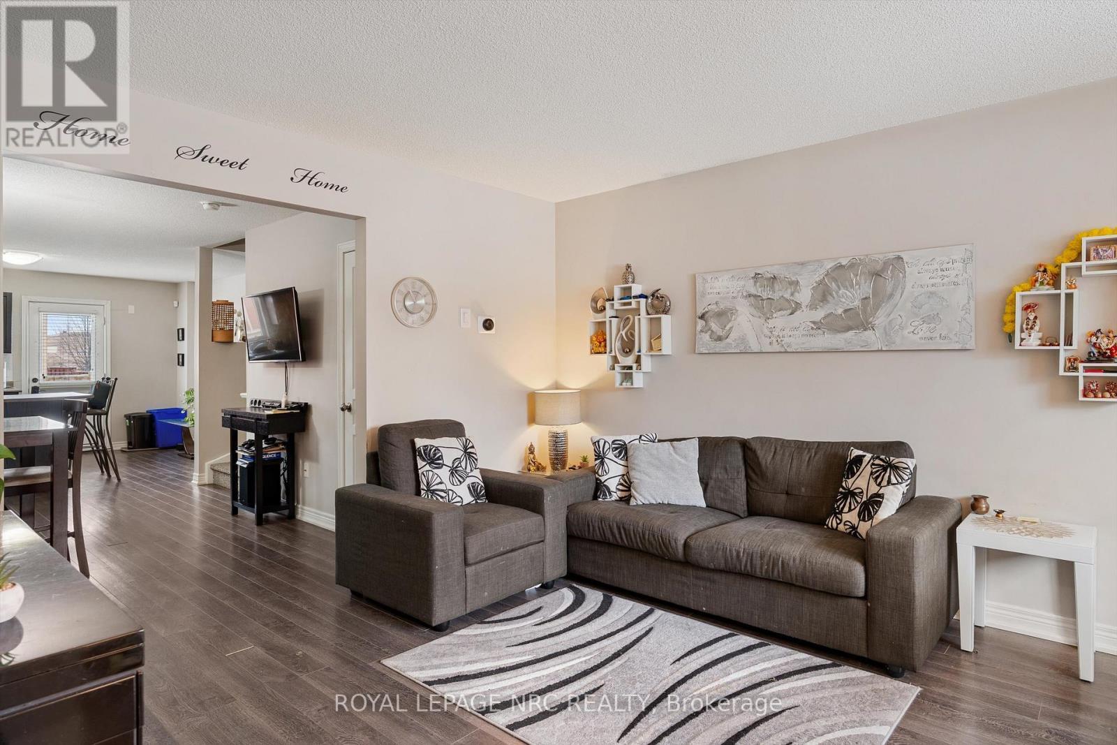 6 - 6118 Kelsey Crescent, Niagara Falls (Forestview), ON - Indoor Photo Showing Living Room
