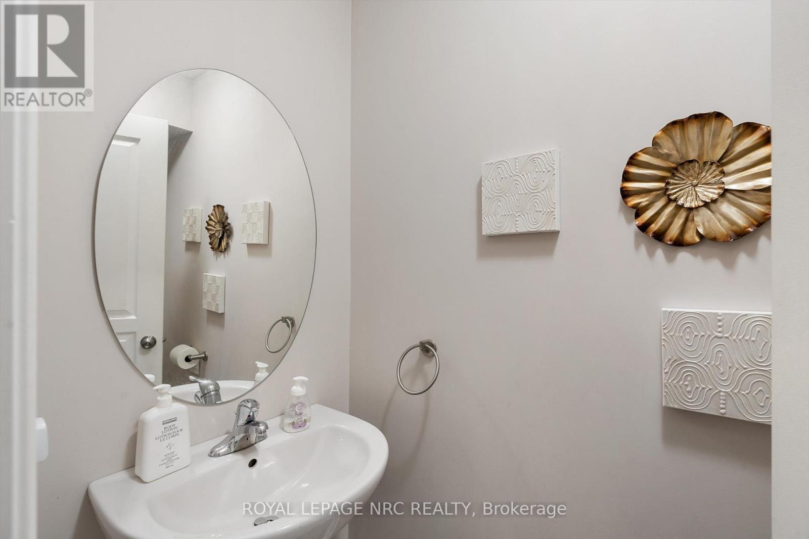 6 - 6118 Kelsey Crescent, Niagara Falls (Forestview), ON - Indoor Photo Showing Bathroom