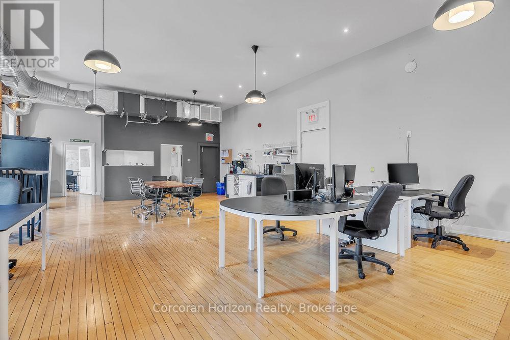 300 - 41 King William Street, Hamilton (Beasley), ON