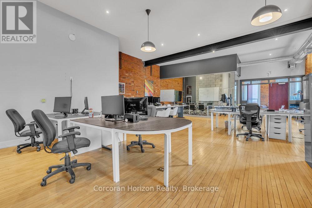 300 - 41 King William Street, Hamilton (Beasley), ON