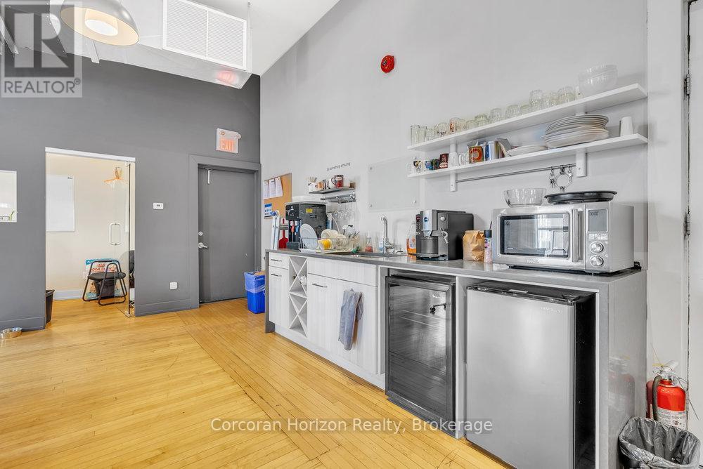 300 - 41 King William Street, Hamilton (Beasley), ON