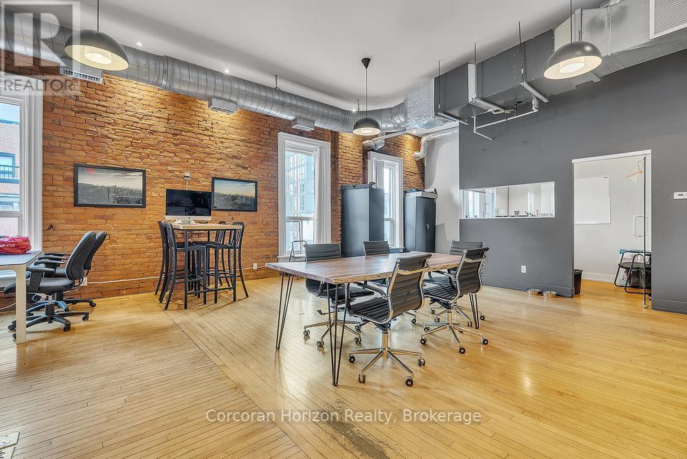 300 - 41 King William Street, Hamilton (Beasley), ON