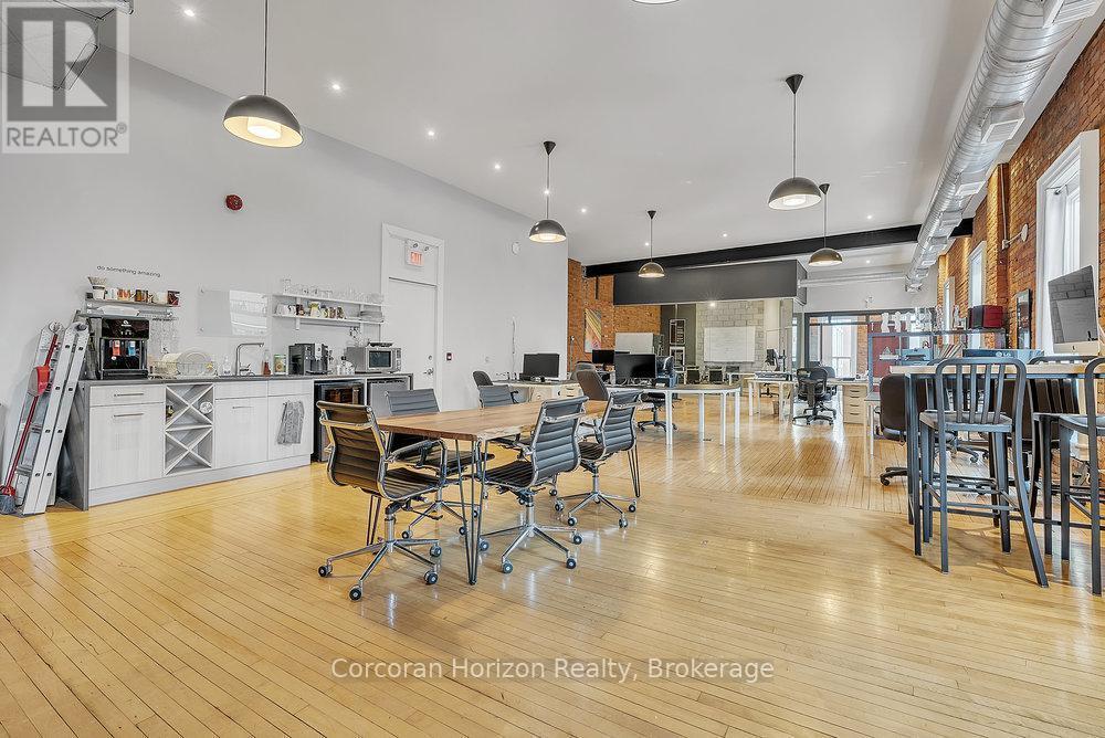 300 - 41 King William Street, Hamilton (Beasley), ON