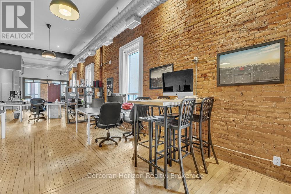 300 - 41 King William Street, Hamilton (Beasley), ON