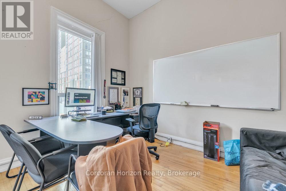 300 - 41 King William Street, Hamilton (Beasley), ON