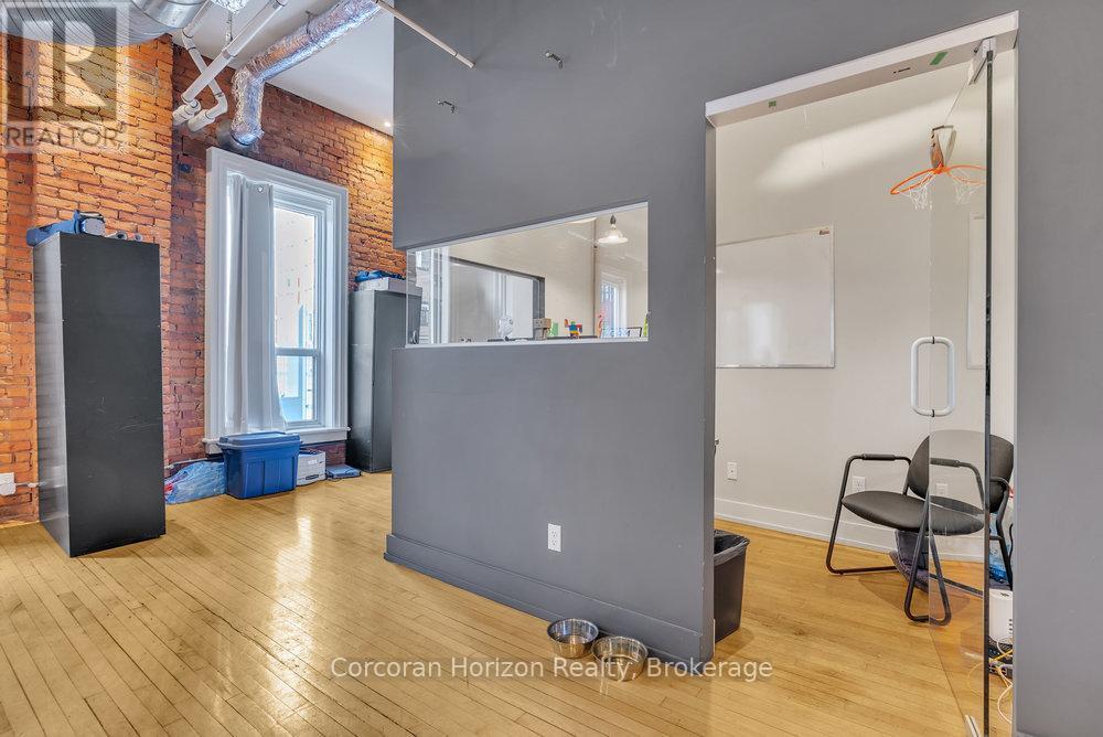 300 - 41 King William Street, Hamilton (Beasley), ON