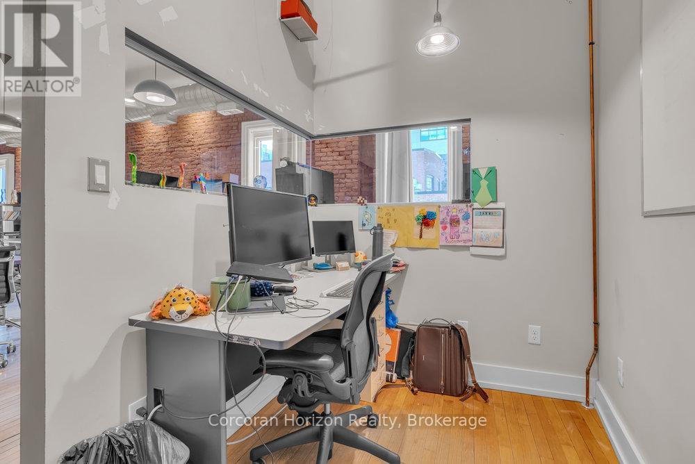 300 - 41 King William Street, Hamilton (Beasley), ON