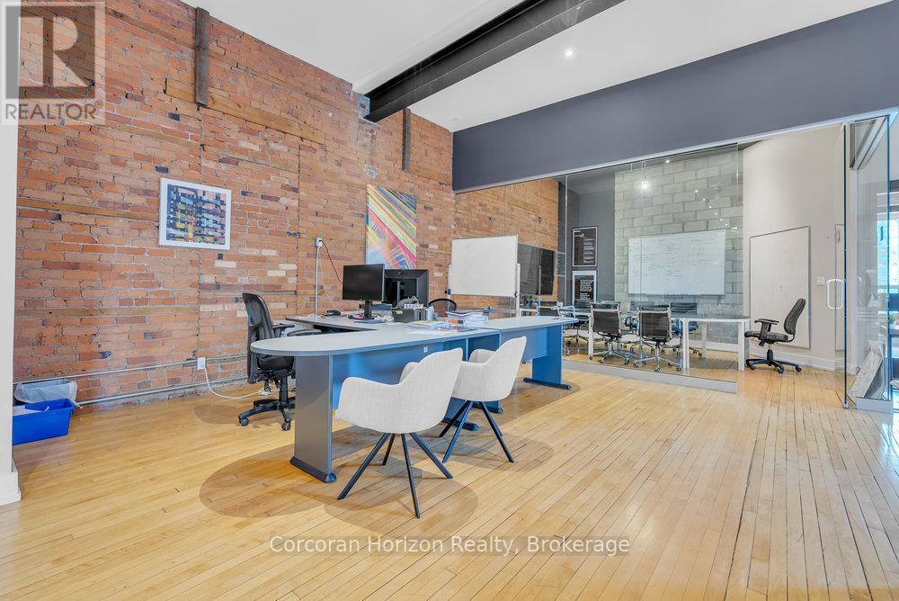 300 - 41 King William Street, Hamilton (Beasley), ON