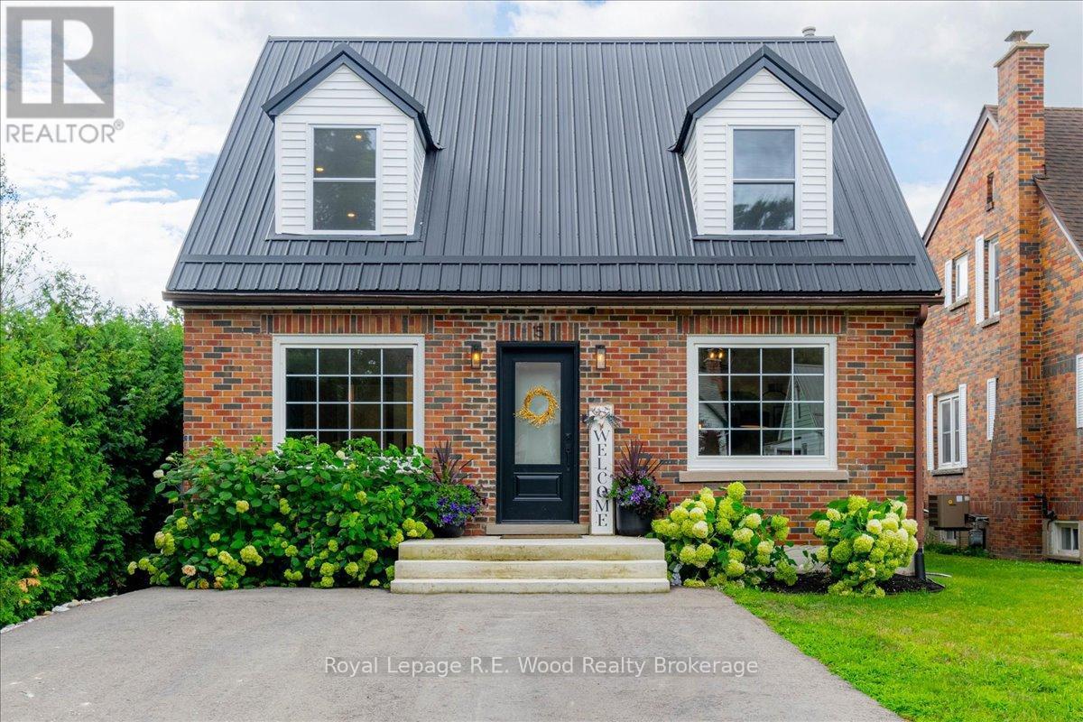 15 Mckenzie Street, Tillsonburg, ON - Outdoor