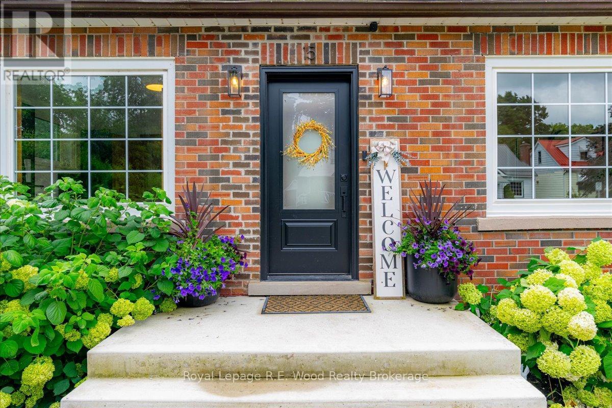 15 Mckenzie Street, Tillsonburg, ON - Outdoor With Exterior