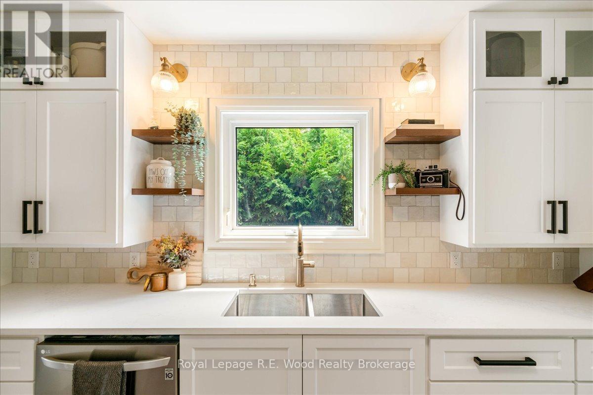 15 Mckenzie Street, Tillsonburg, ON - Indoor Photo Showing Kitchen With Double Sink