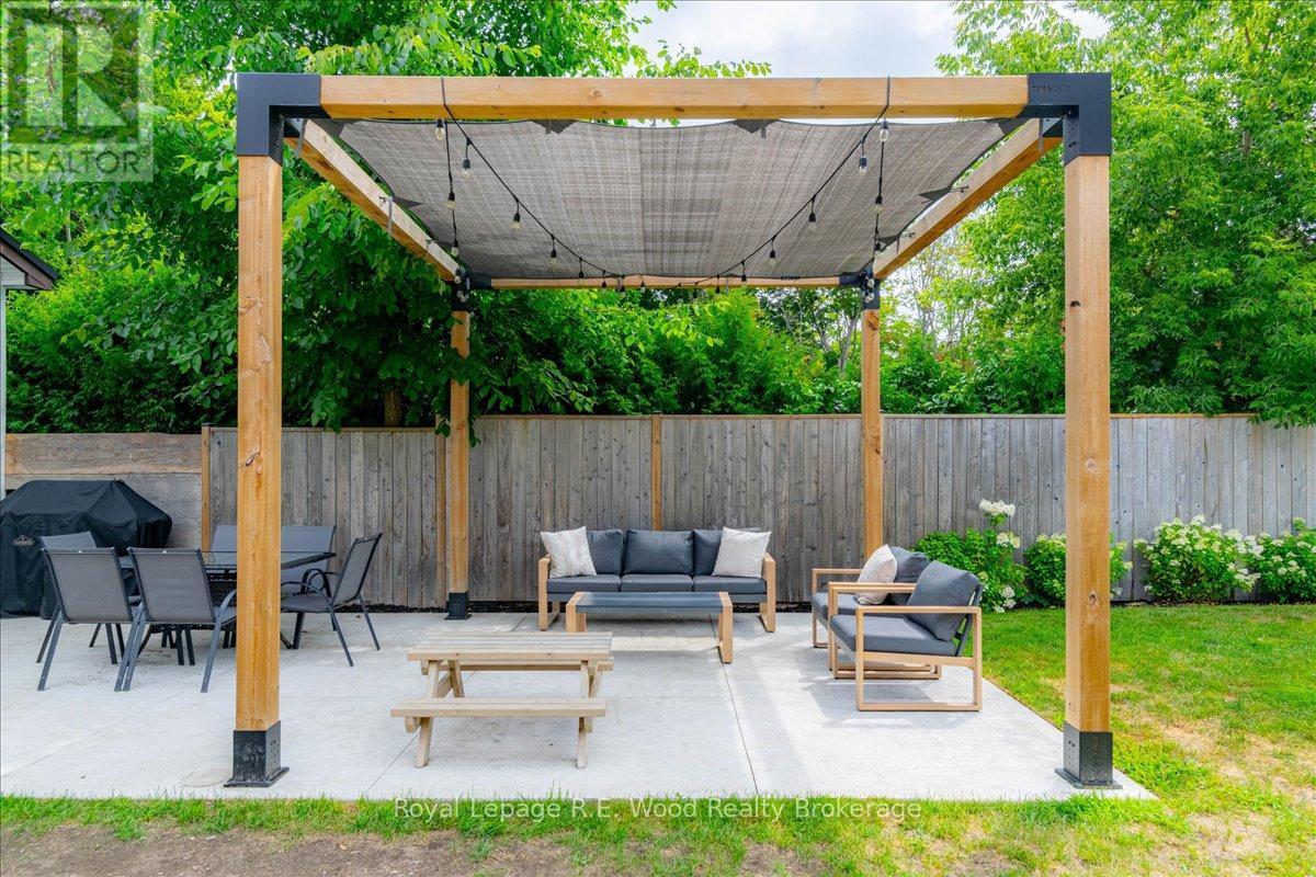 15 Mckenzie Street, Tillsonburg, ON - Outdoor With Deck Patio Veranda