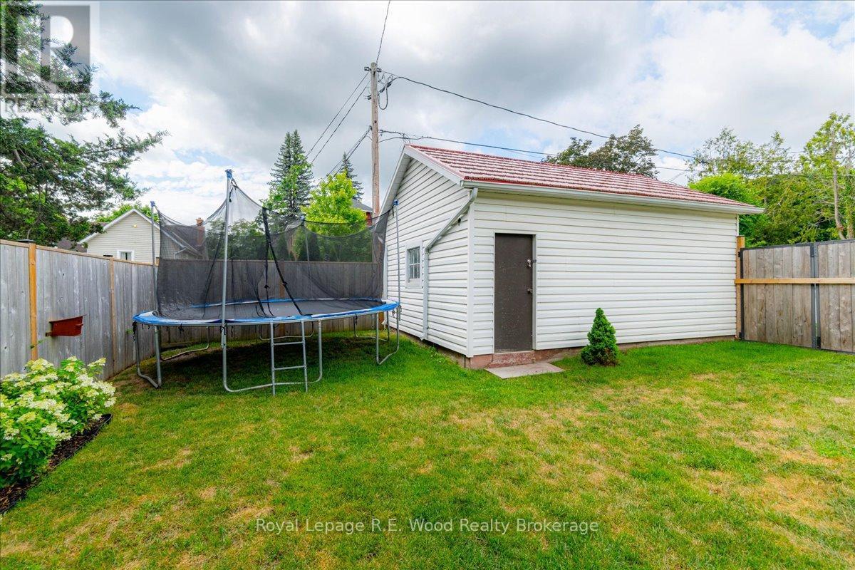 15 Mckenzie Street, Tillsonburg, ON - Outdoor