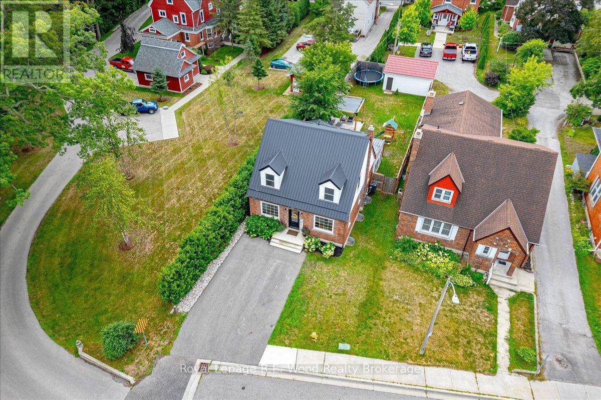 15 Mckenzie Street, Tillsonburg, ON - Outdoor