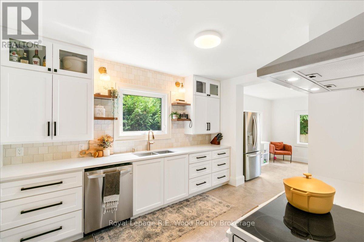 15 Mckenzie Street, Tillsonburg, ON - Indoor Photo Showing Kitchen With Double Sink