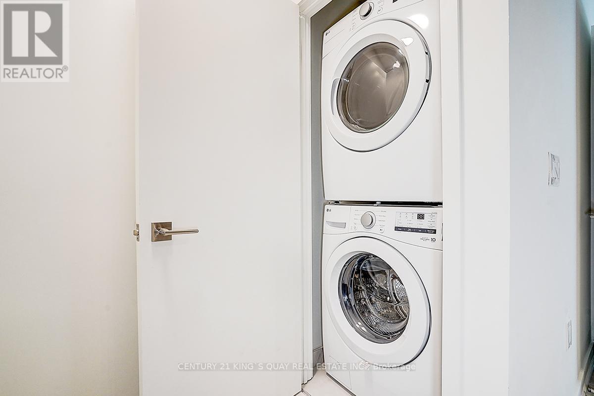 92 - 71 Curlew Drive, Toronto, ON - Indoor Photo Showing Laundry Room
