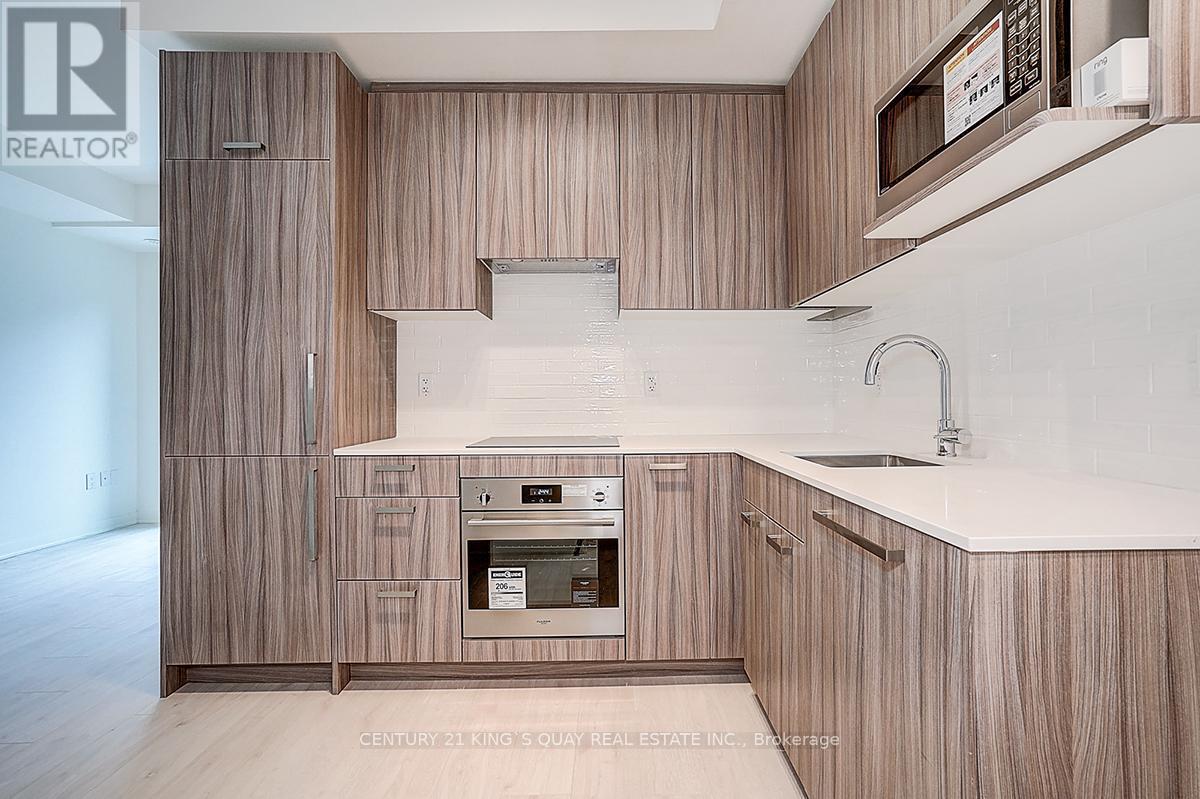 92 - 71 Curlew Drive, Toronto, ON - Indoor Photo Showing Kitchen With Upgraded Kitchen