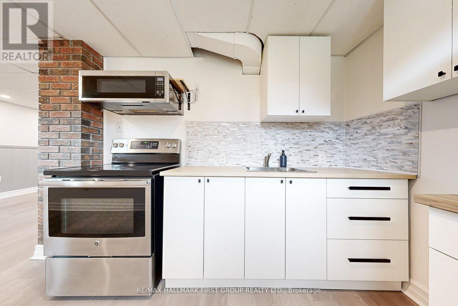 Bsmt - 1443 Connery Crescent, Oshawa, ON - Indoor Photo Showing Kitchen With Upgraded Kitchen