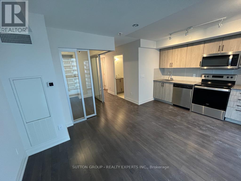 733 - 20 Meadowglen Place, Toronto, ON - Indoor Photo Showing Kitchen