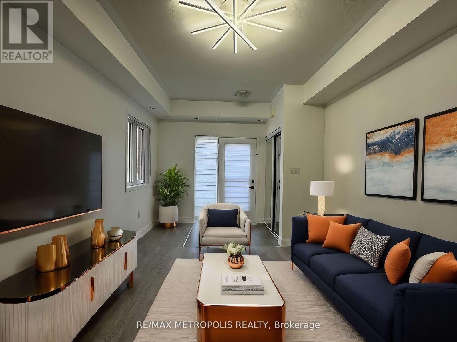 294 - 250 Sunny Meadow Boulevard, Brampton, ON - Indoor Photo Showing Living Room