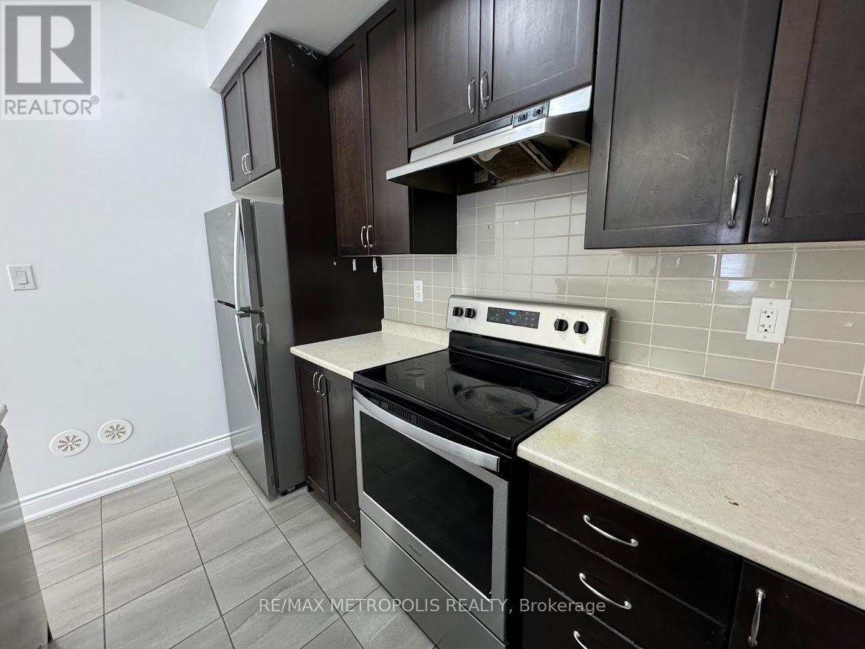 294 - 250 Sunny Meadow Boulevard, Brampton, ON - Indoor Photo Showing Kitchen