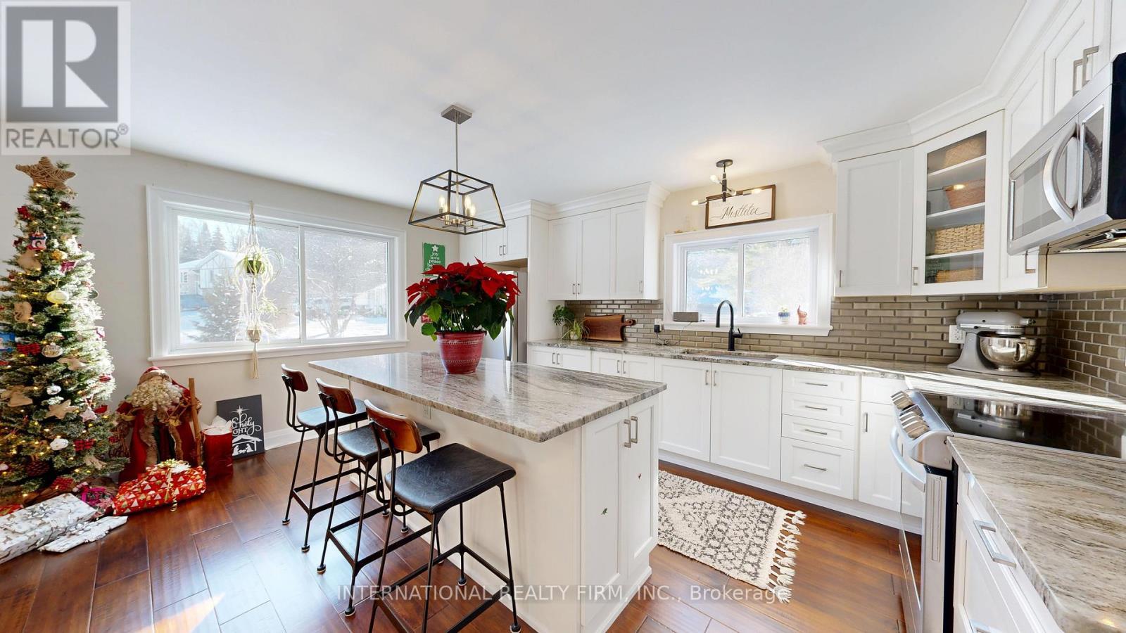 5292 Harris Boatworks Road, Hamilton Township, ON - Indoor Photo Showing Kitchen With Upgraded Kitchen