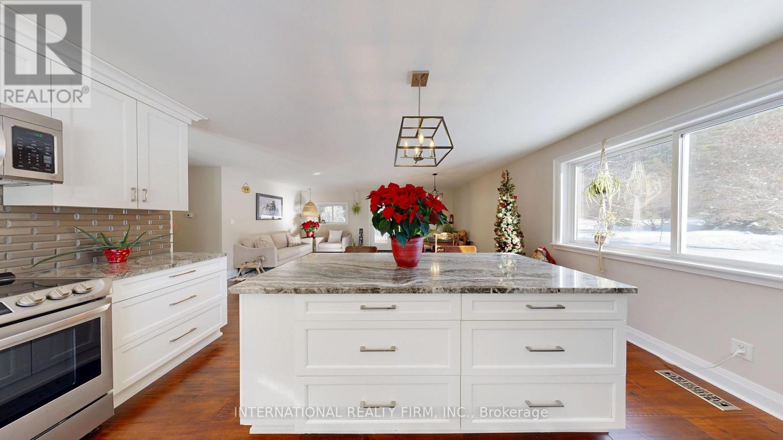 5292 Harris Boatworks Road, Hamilton Township, ON - Indoor Photo Showing Kitchen
