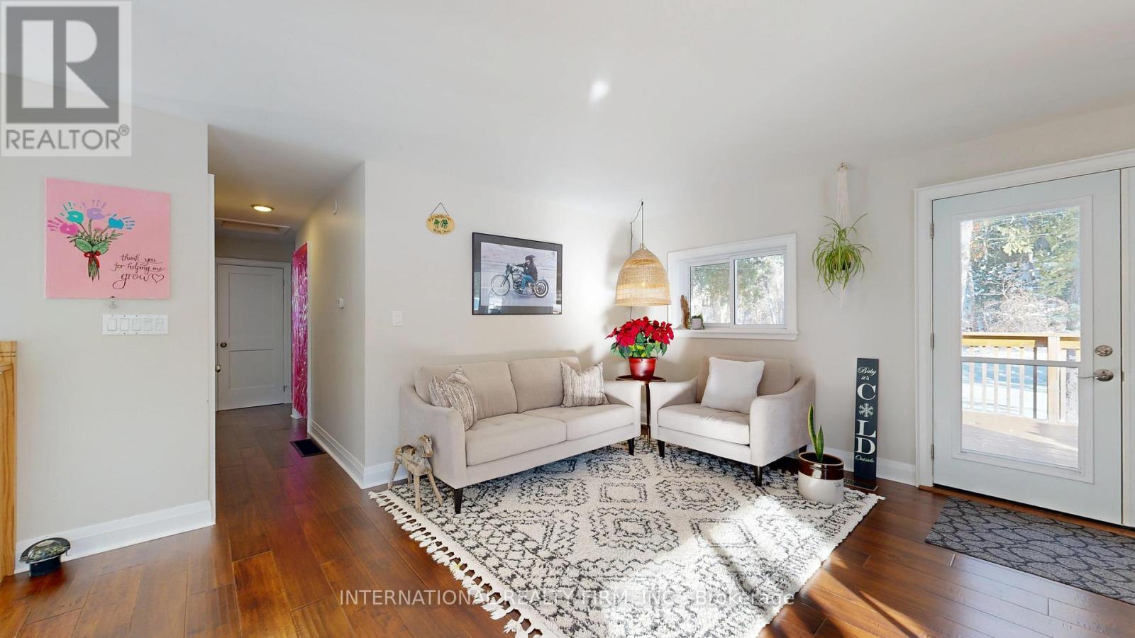 5292 Harris Boatworks Road, Hamilton Township, ON - Indoor Photo Showing Living Room