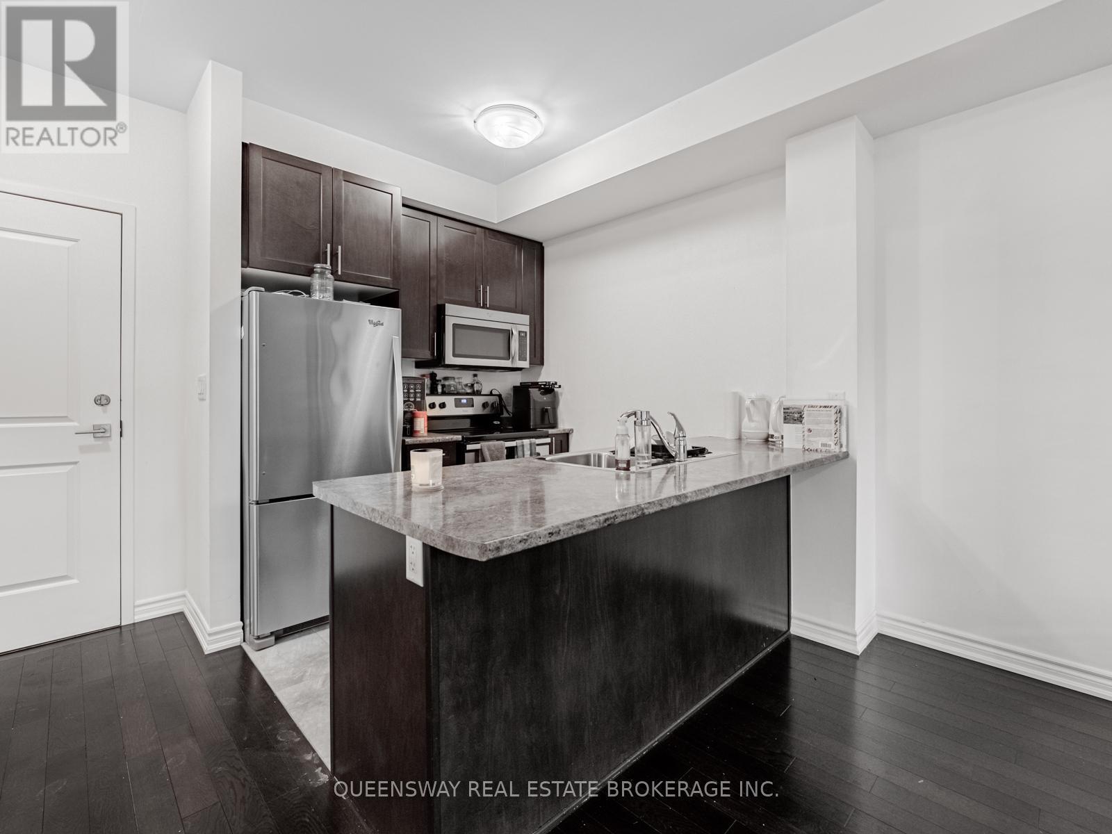 217 - 35 Southshore Crescent, Hamilton, ON - Indoor Photo Showing Kitchen