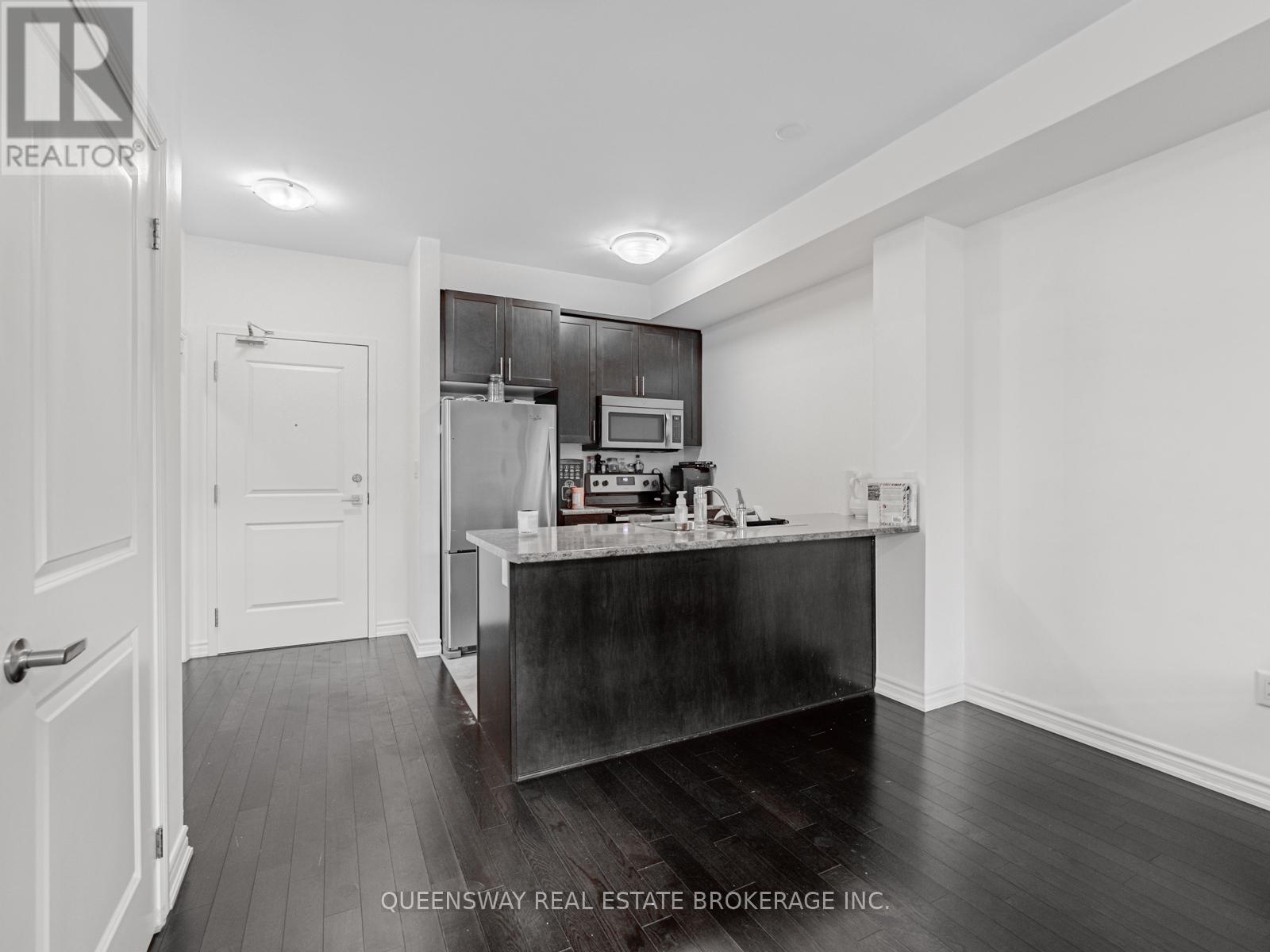 217 - 35 Southshore Crescent, Hamilton, ON - Indoor Photo Showing Kitchen